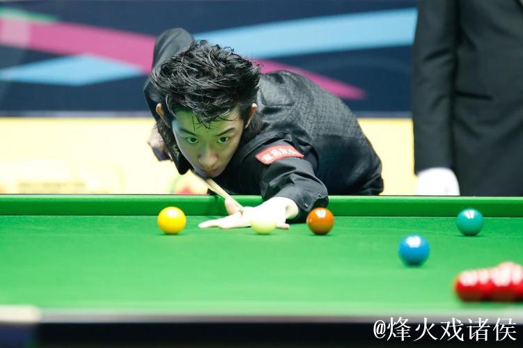 吴宜泽6-0零封霍金斯 强势挺进斯诺克国锦赛四强
